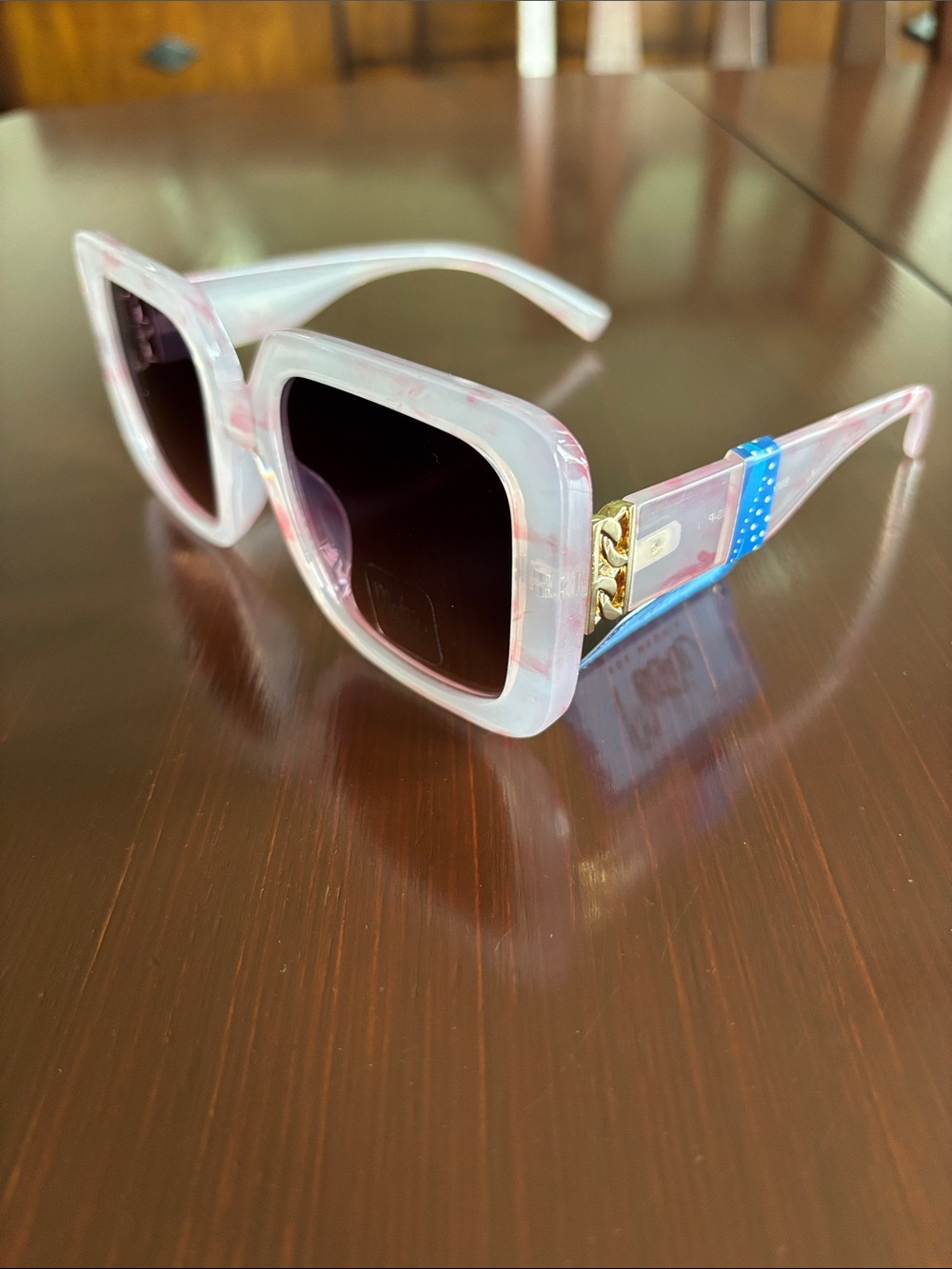 Mackie 100% UV protection Square/round tortoise shell, pink  arms,pink lens